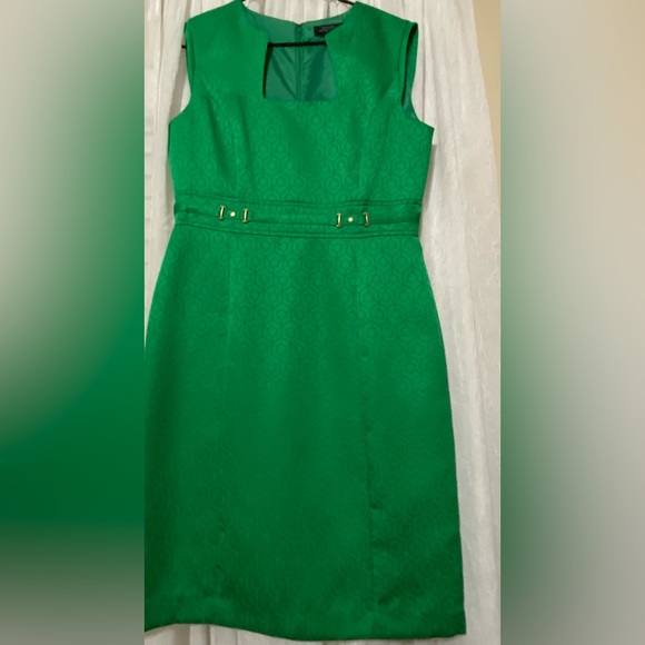 Tahari Arthur S. Levine Size 10 - Picture 7 of 7